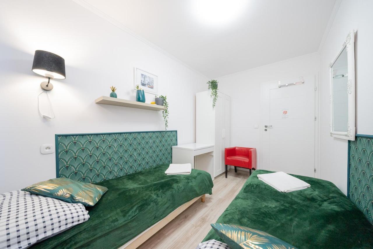 Unitapartaments Short Rent Apartment In Warsaw By Metro Station Rondo Onz Apart With 3Bedrooms 23 Exterior photo
