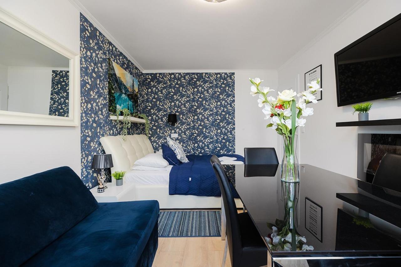 Unitapartaments Short Rent Apartment In Warsaw By Metro Station Rondo Onz Apart With 3Bedrooms 23 Exterior photo