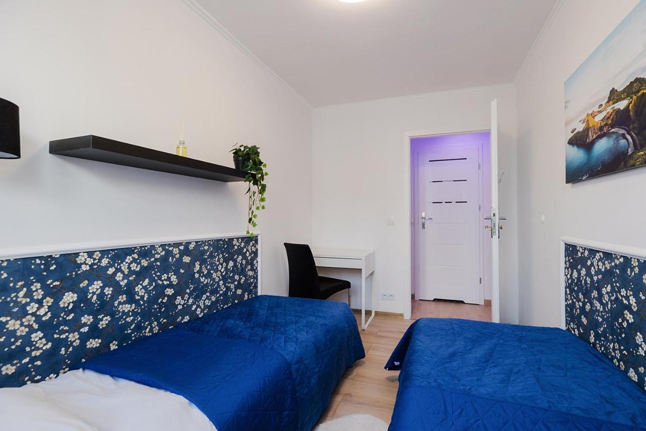 Unitapartaments Short Rent Apartment In Warsaw By Metro Station Rondo Onz Apart With 3Bedrooms 23 Exterior photo