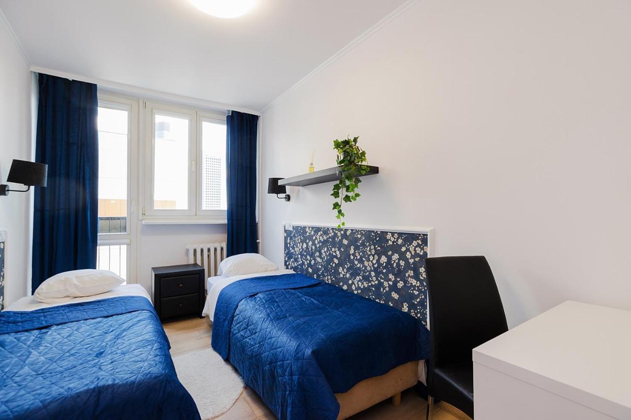 Unitapartaments Short Rent Apartment In Warsaw By Metro Station Rondo Onz Apart With 3Bedrooms 23 Exterior photo